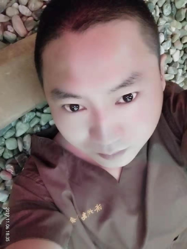 红枫叶的第一张照片--徐州相亲服务中心