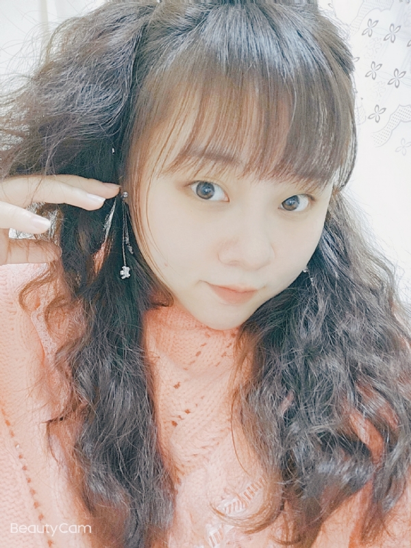 艾薇儿的第一张照片--徐州相亲服务中心
