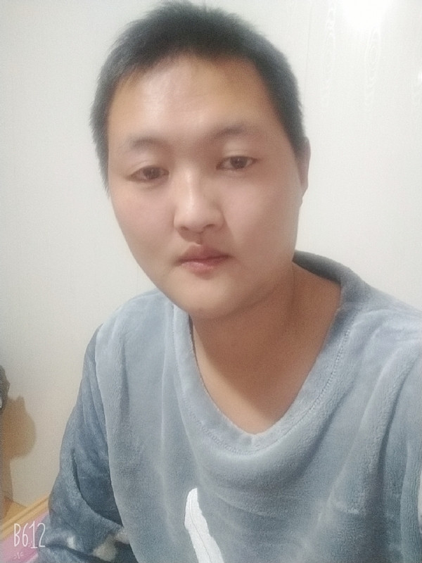 烟圈里透着伤的第二张照片--徐州相亲服务中心
