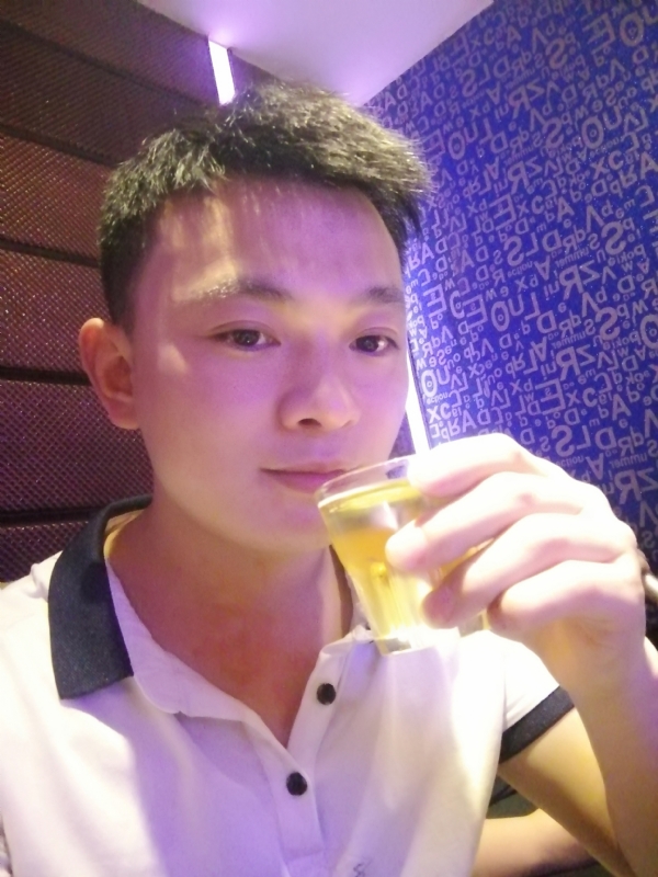 幸福的拥抱的第一张照片--徐州相亲服务中心