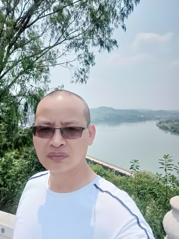 随缘随性的第一张照片--徐州相亲服务中心