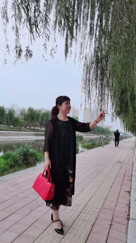 周本玲的第一张照片--徐州相亲服务中心