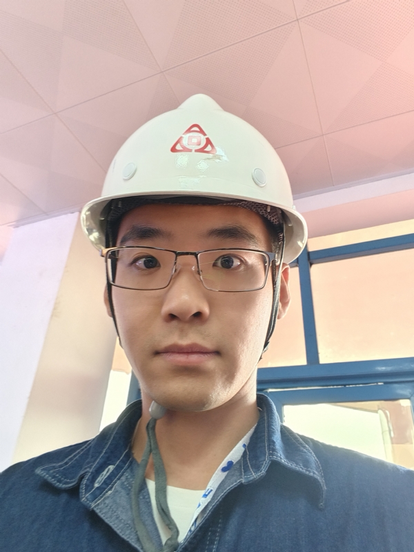 何鹏宇的第二张照片--徐州相亲服务中心