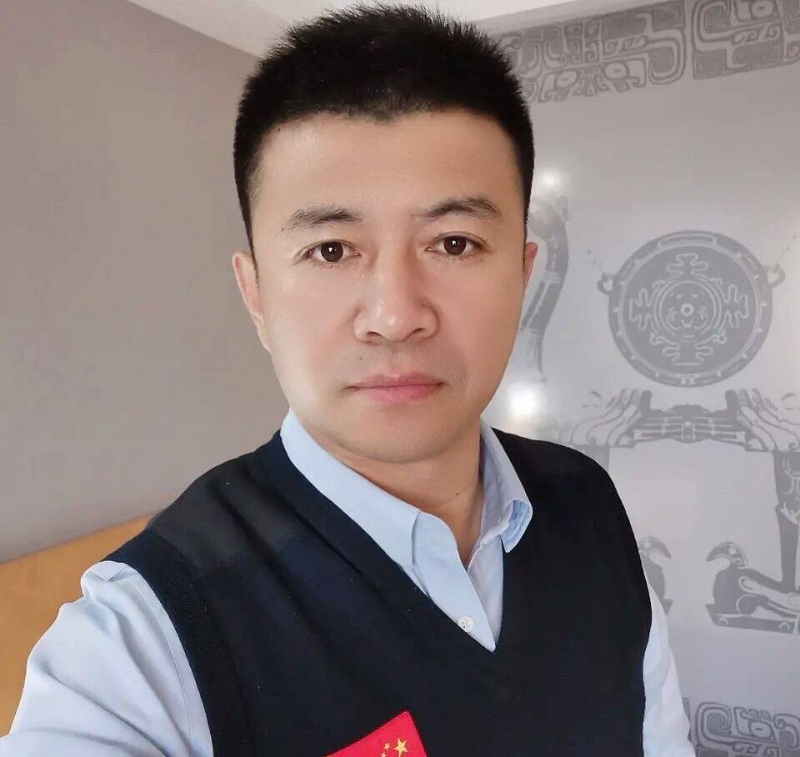 生在红旗下的第一张照片--徐州相亲服务中心