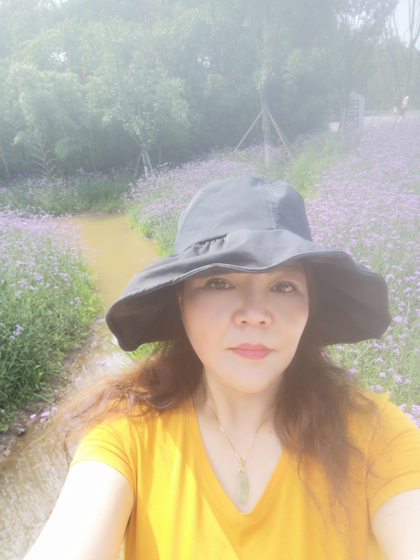 宛霞的第三张照片--徐州相亲服务中心