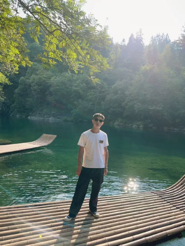 林言的第二张照片--徐州相亲服务中心